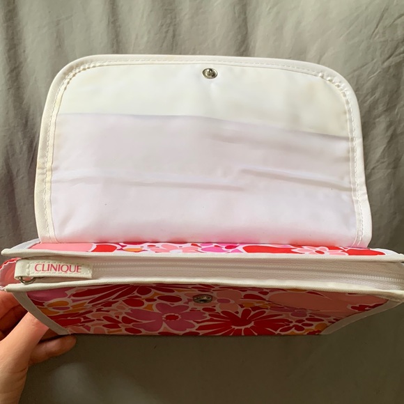 5 Assorted Make-Up Bags - Picture 9 of 10